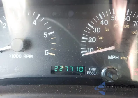 2000 Jeep Cherokee Sport z USA, uszkodzony, nr VIN 1J4FF48S8YL236910